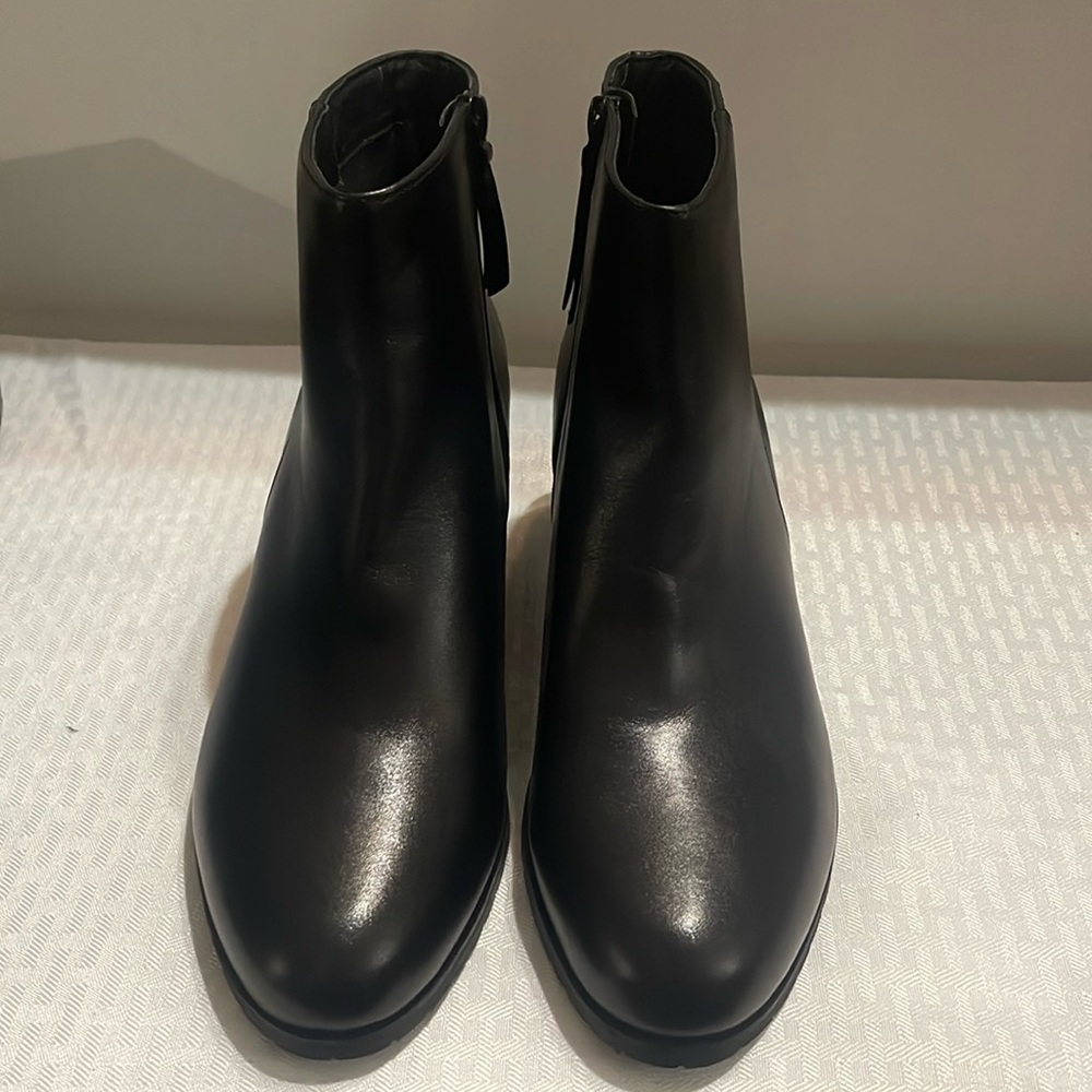 New Women’s Naturlizer Bay Black Lea Weatherproof Ankle Boot 10M new in box.